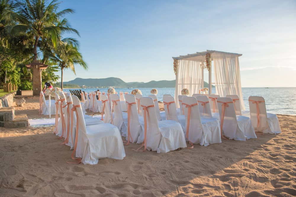 Celebra tu boda en un escenario natural único: las playas de España