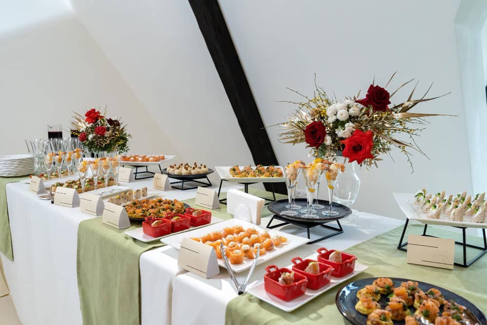 Bodas en la Playa en España: Ideas y tendencias de catering en banquetes