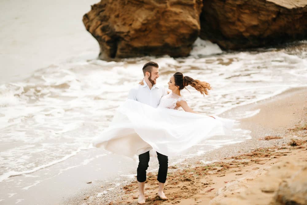 Bodas en la Playa en España: Lugares espectaculares y consejos clave